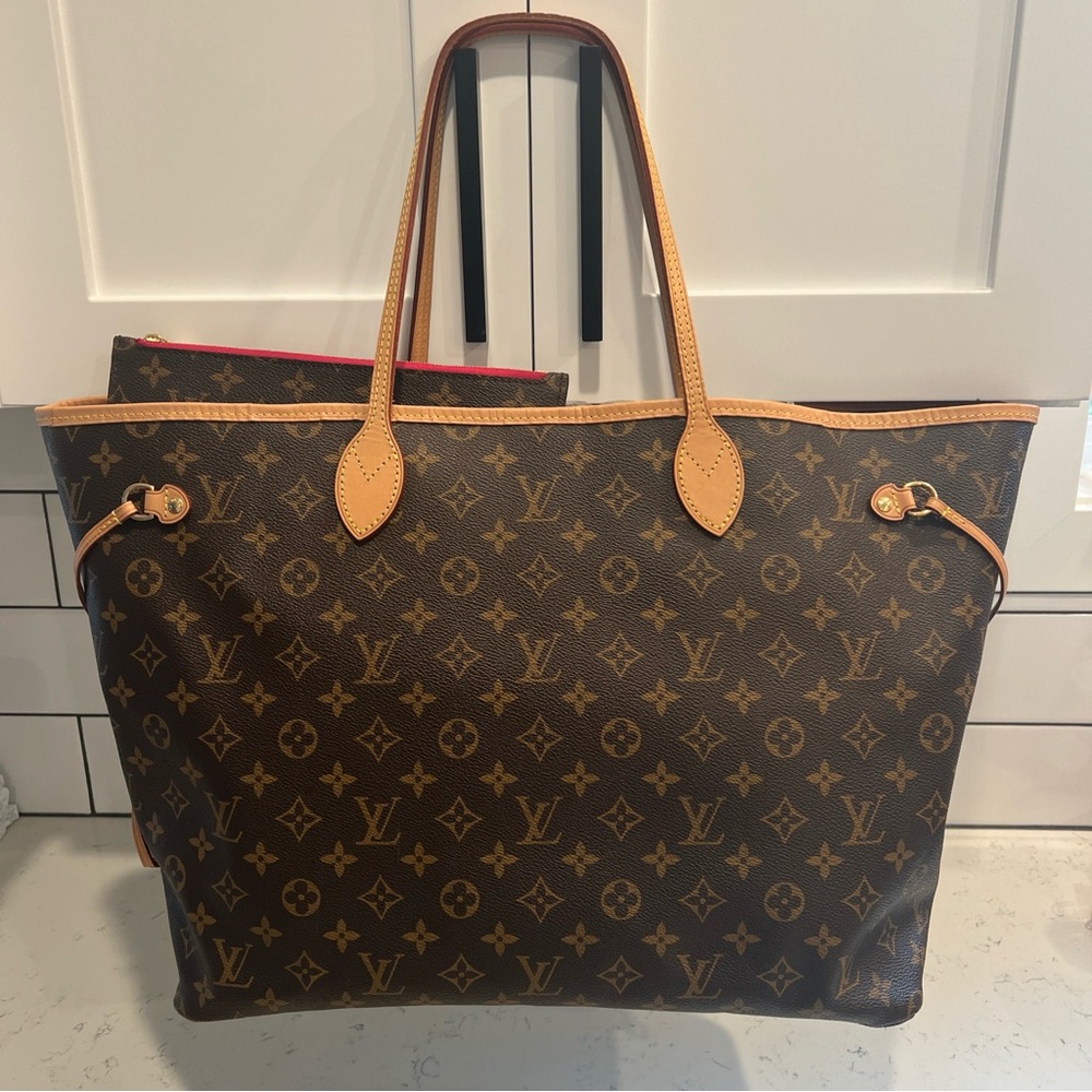 Beautiful Louis Vuitton Neverfull GM w/pouch